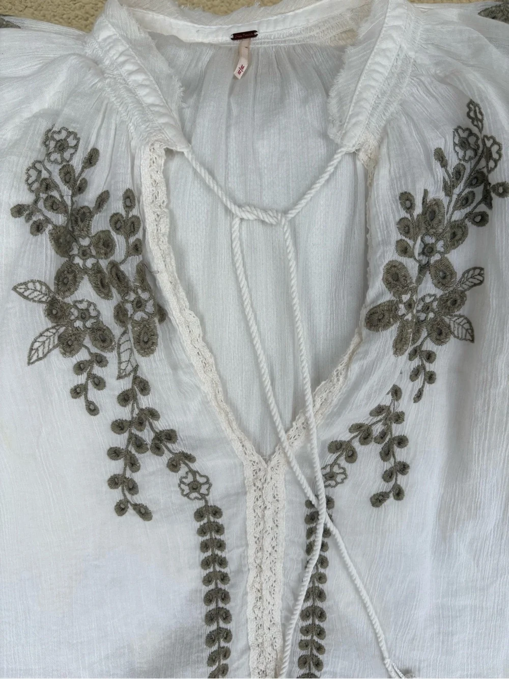 Free People Dahlia Embroidered Blouse Ivory Boho Lace Flutter Sleeve Size M - Picture 7 of 7